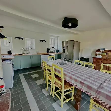 La Pommeraie, Maison Avec Tres Grand Jardin