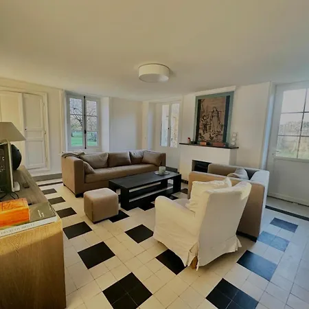 La Pommeraie, Maison Avec Tres Grand Jardin Holiday home *