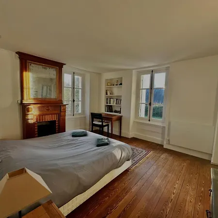 Prázdninový dům La Pommeraie, Maison Avec Tres Grand Jardin Tracy-sur-Mer