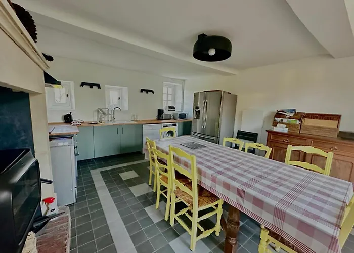 La Pommeraie, Maison Avec Tres Grand Jardin